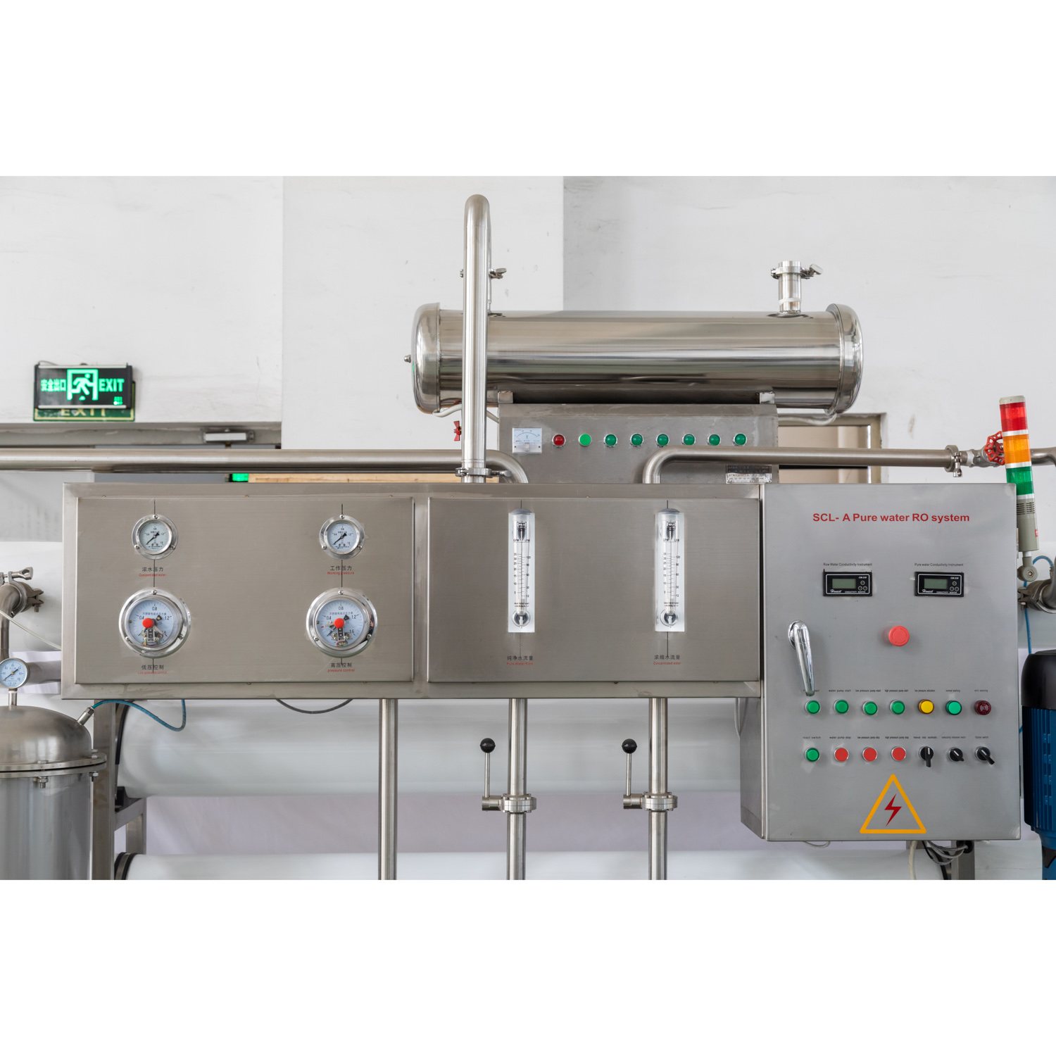 Reverse osmosis (RO) water treatment system Sistema de filtro de agua de ósmosis inversa